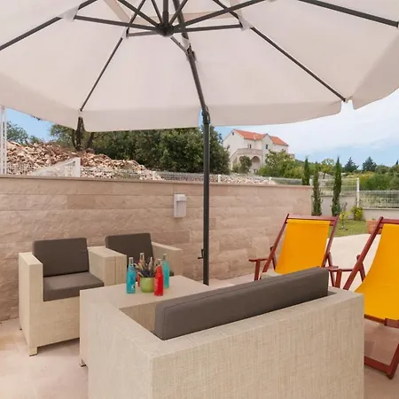 Tin Luxury On Brac, Private Pool Villa Škrip