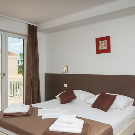Tin Luxury On Brac, Private Pool