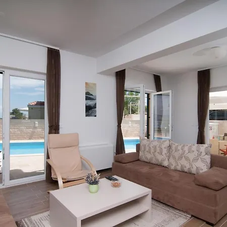 Tin Luxury On Brac, Private Pool *