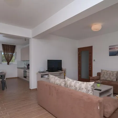 Tin Luxury On Brac, Private Pool