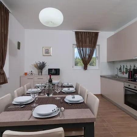 Tin Luxury On Brac, Private Pool Villa *