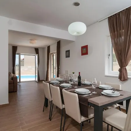 Villa Tin Luxury On Brac, Private Pool Škrip
