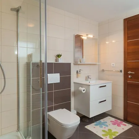 Tin Luxury On Brac, Private Pool Villa